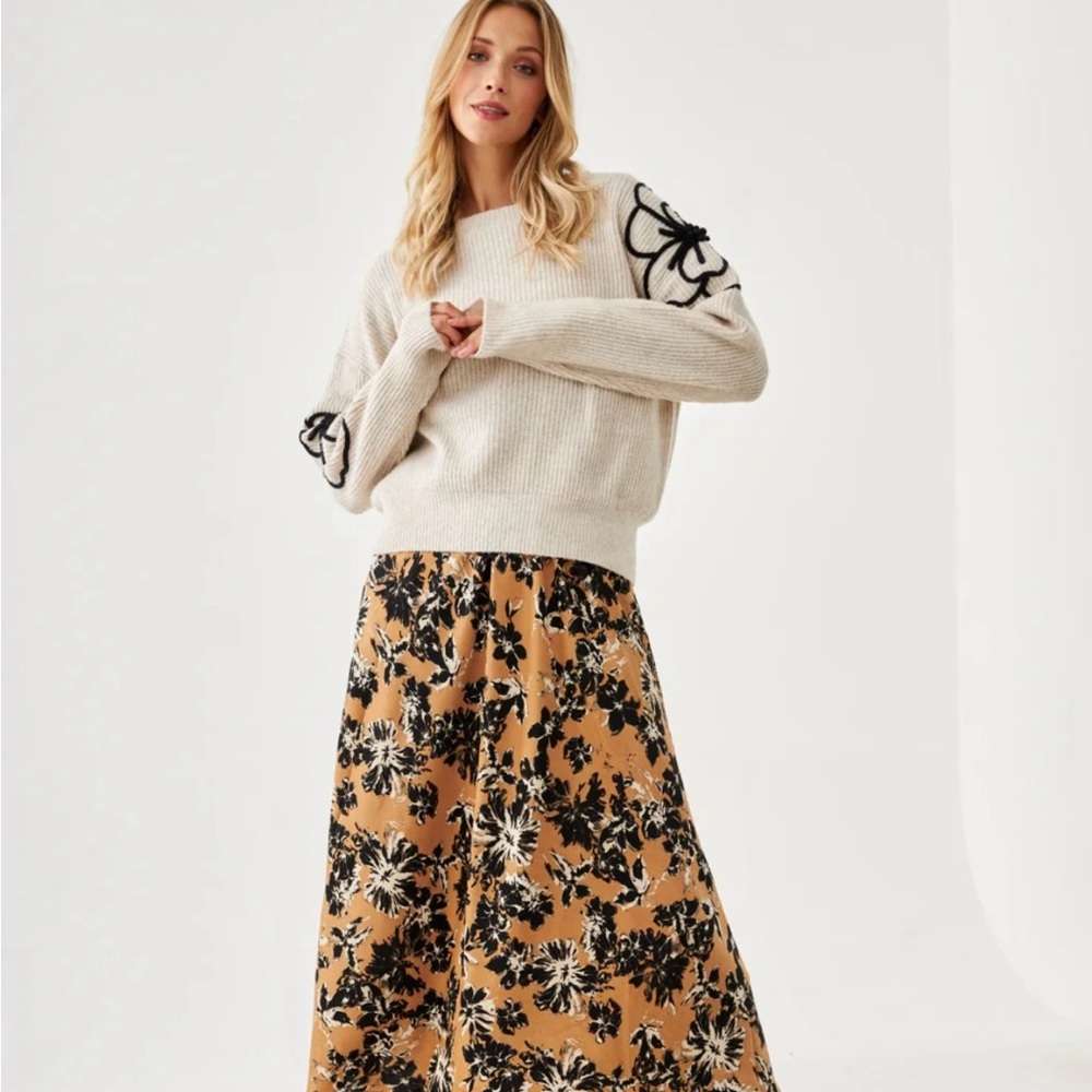 NKN Nekane Contrast Flower Sweater S/M cozy, winter, soft, Cabincore NWT - Picture 2 of 5